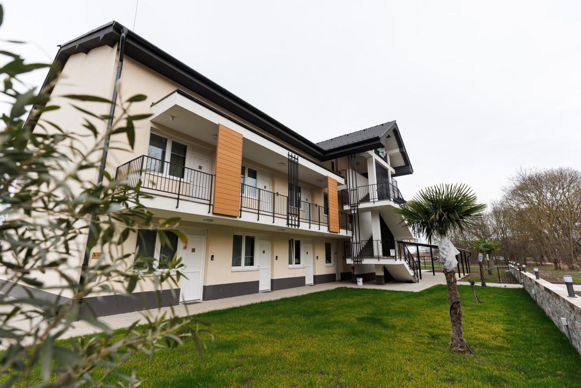 Safari Hotel Сегед Экстерьер фото