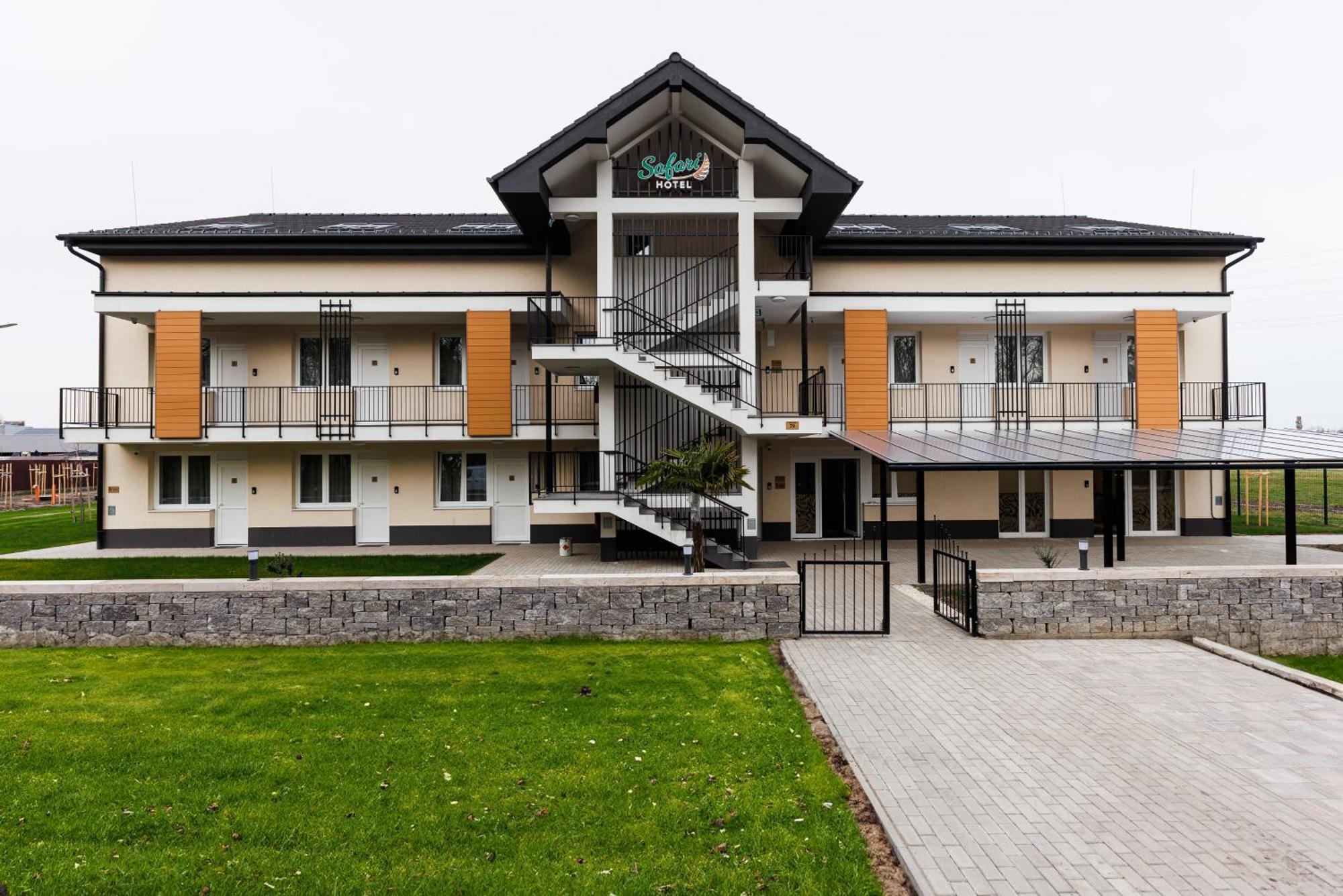 Safari Hotel Сегед Экстерьер фото