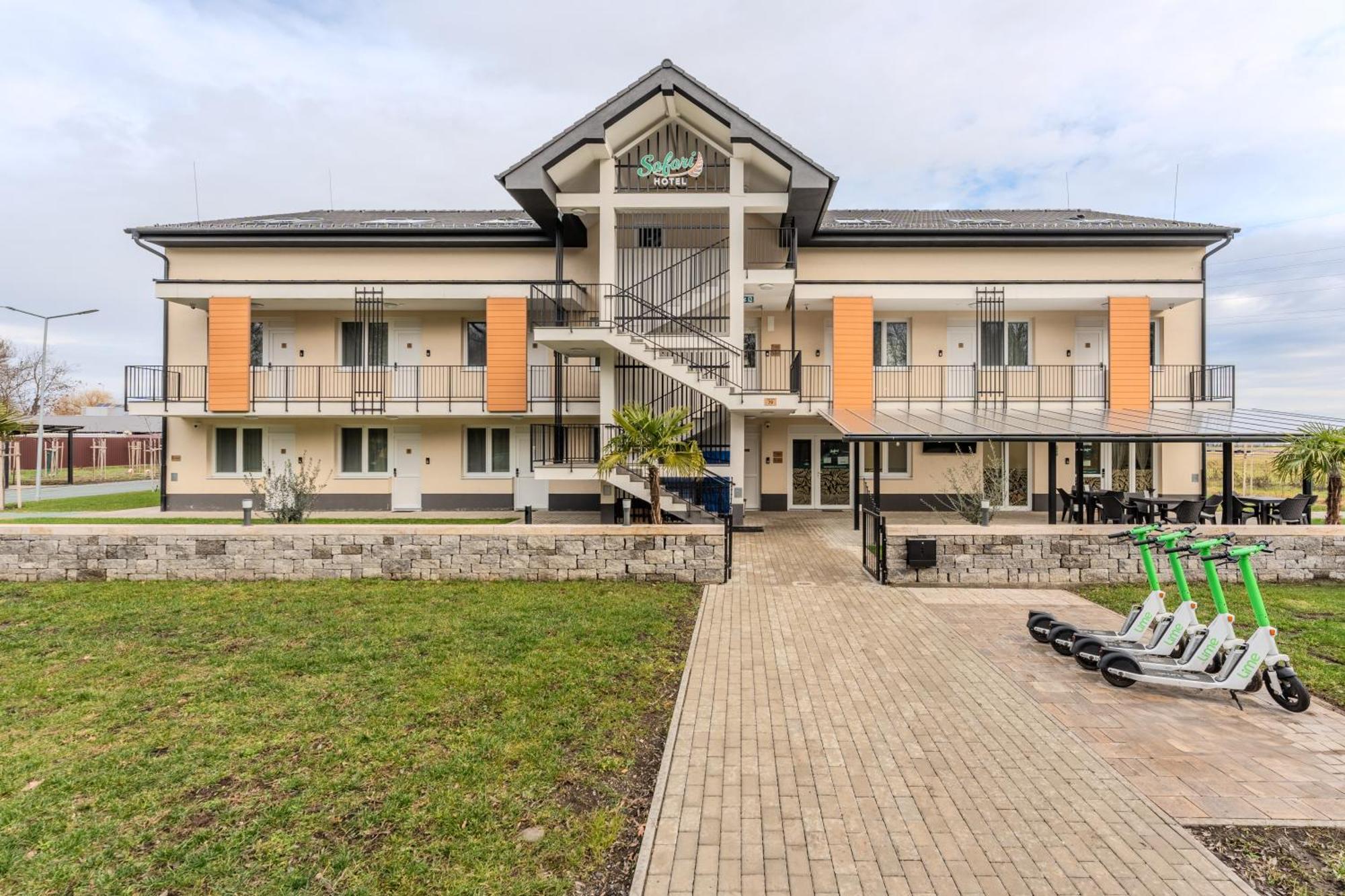 Safari Hotel Сегед Экстерьер фото